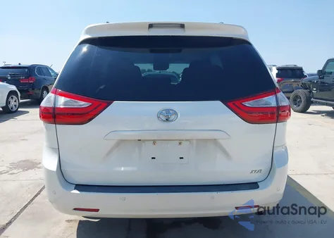 2015 Toyota Sienna Xle 8 Passenger z USA, uszkodzony, nr VIN 5TDYK3DC3FS549992